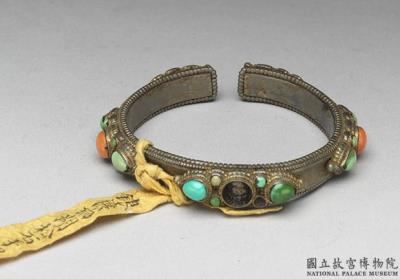 图片[2]-Silver bracelet with coral and turquoise inlay, Qing dynasty, 18th c., Tibetan work-China Archive